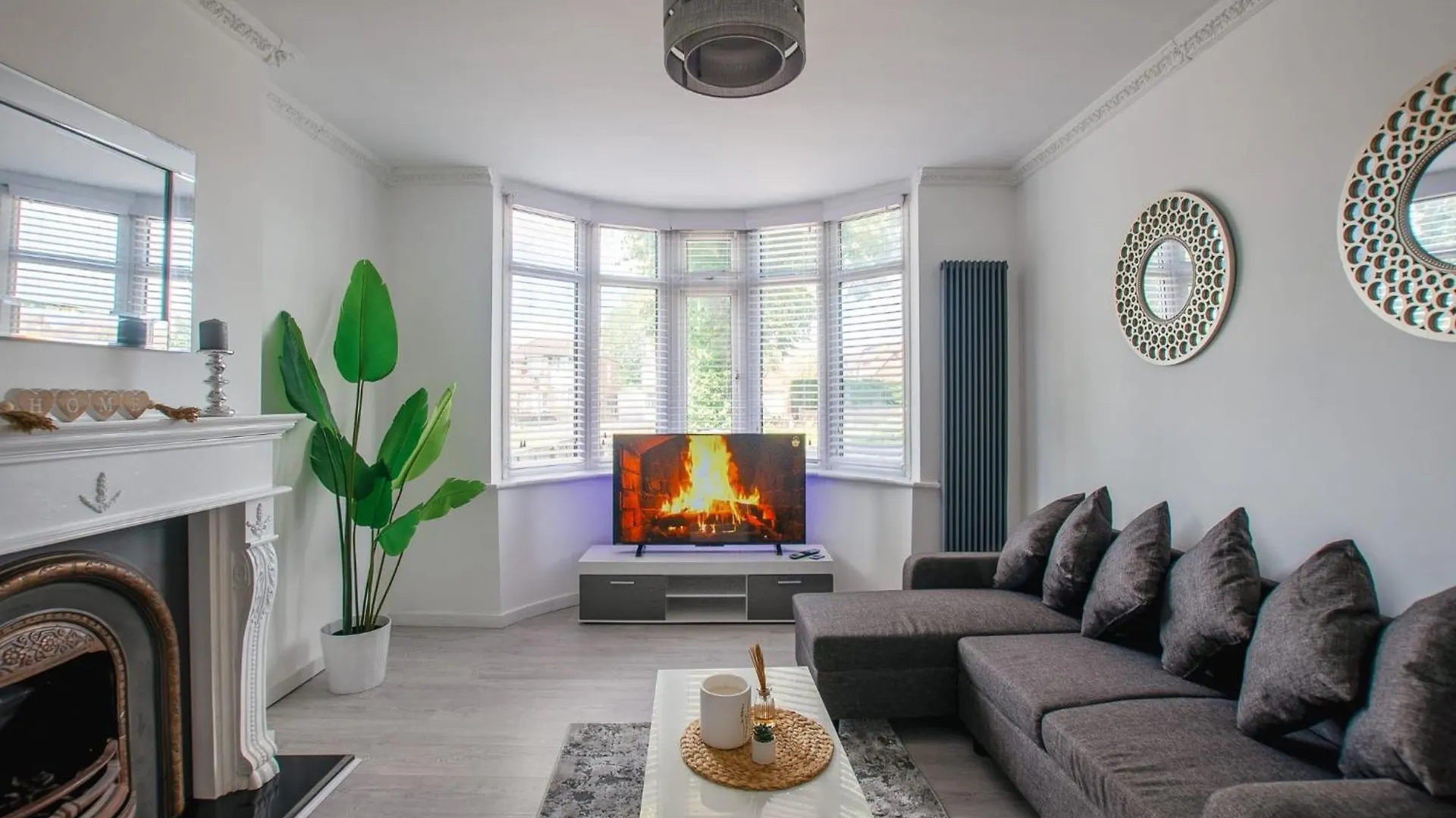 Perfect Family & Business Stay With Parking location